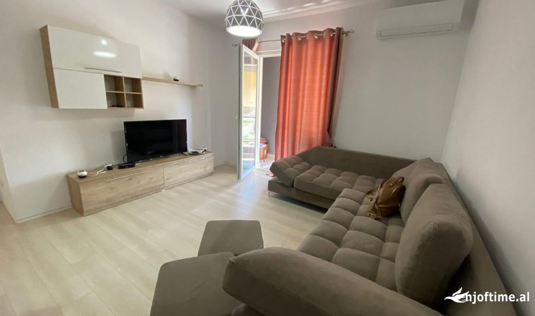 Appartamento in affitto a Tirana 2+1, Arredato