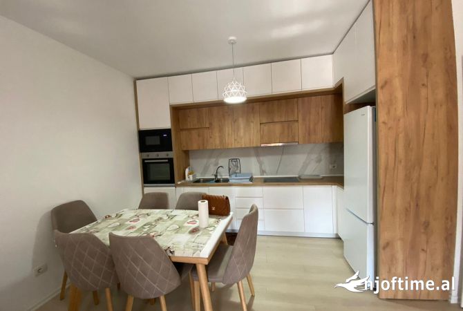 Appartamento in affitto a Tirana 2+1, Arredato
