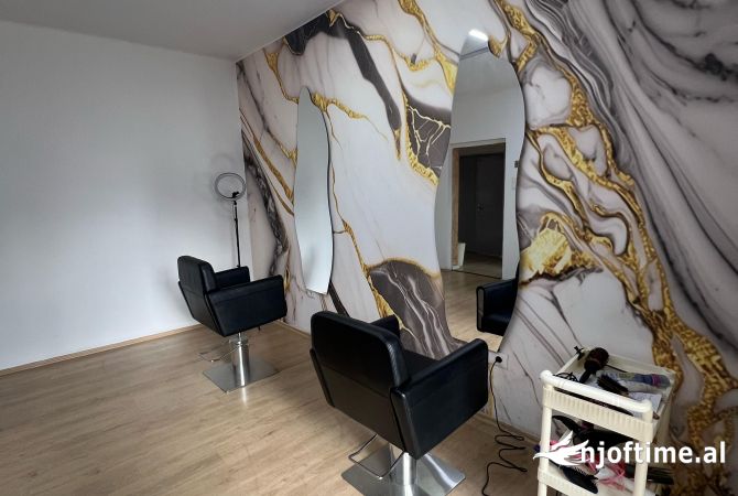 Ambiente Commerciale in Affitto 3+1 a Tirana - 700 Euro