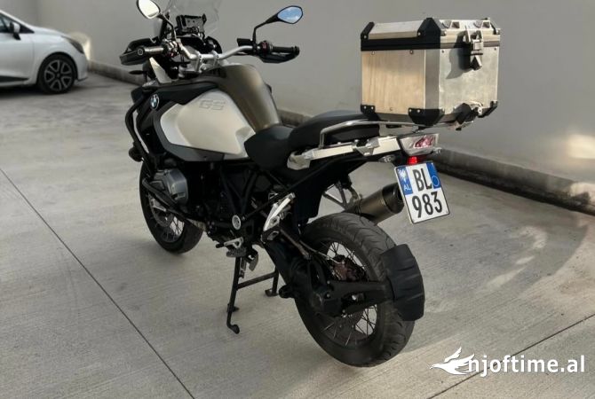 Motorra ne shitje ne Tirane - 16,000 Euro