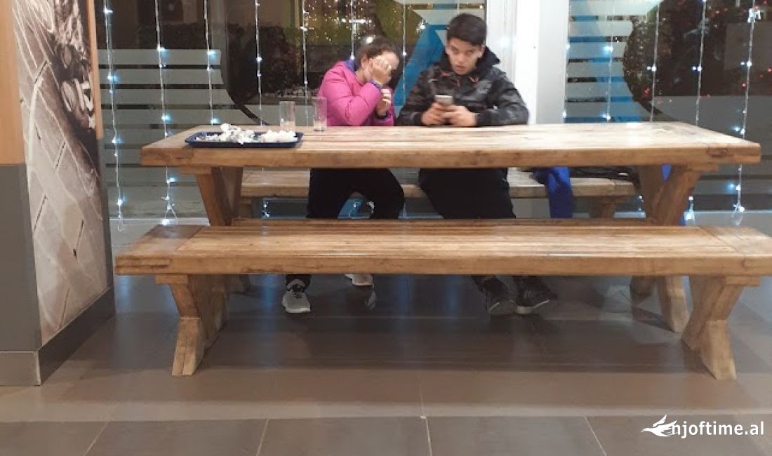 Tavoline druri per piceri