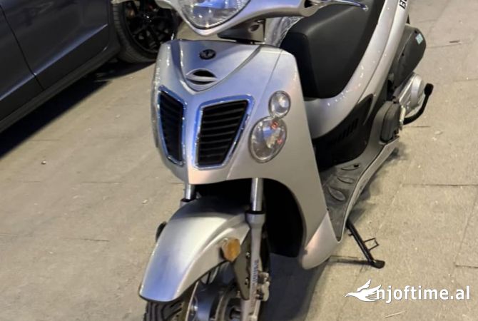 Motorra ne shitje ne Tirane - 1,400 Euro