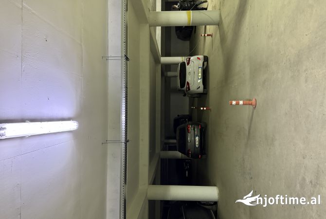 Shiten Poste Parkimi ne Kompleksin Turdiu