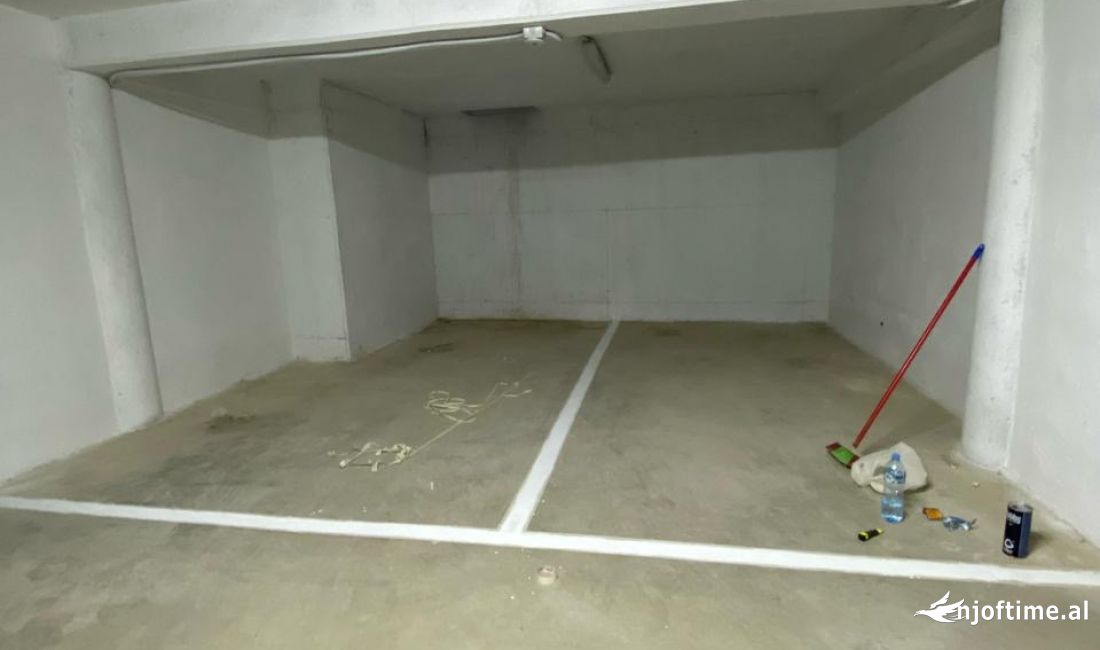 Shiten Poste Parkimi ne Kompleksin Turdiu