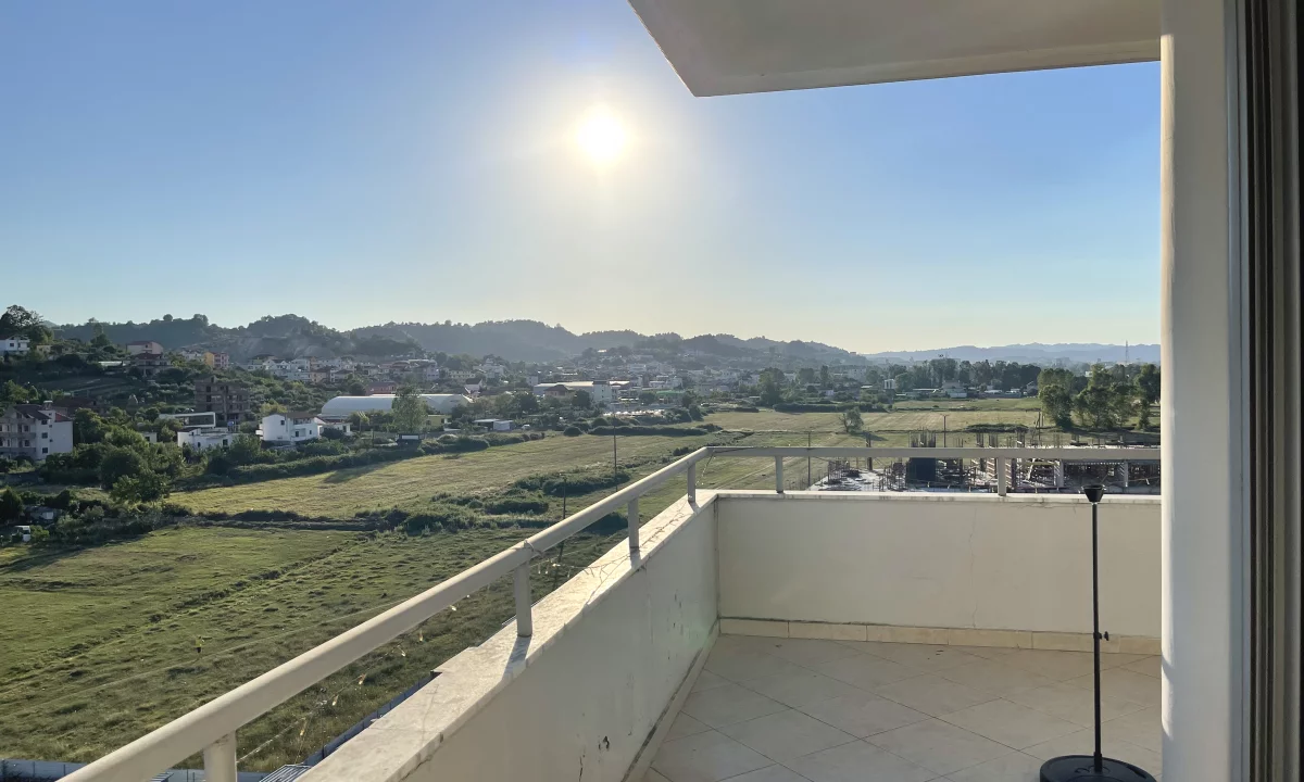 Shtepi ne shitje Apartament ne Tirane, 2+1, Mobilimi Pjeserisht e mobiluar, Pagesa 160,000  Euro.