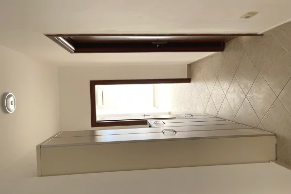 Shtepi ne shitje Apartament ne Tirane, 2+1, Mobilimi Pjeserisht e mobiluar, Pagesa 160,000  Euro.