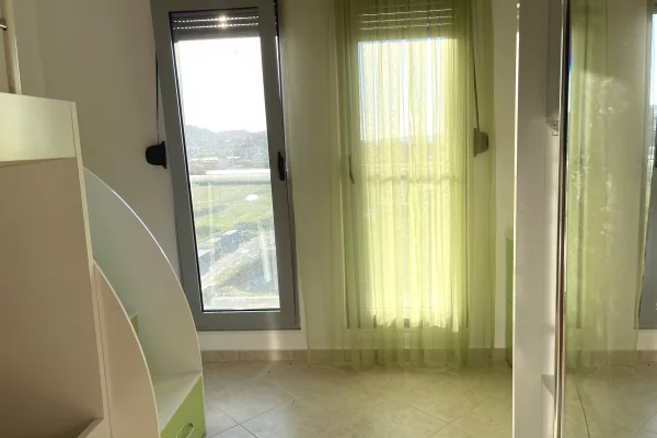 Shtepi ne shitje Apartament ne Tirane, 2+1, Mobilimi Pjeserisht e mobiluar, Pagesa 160,000  Euro.