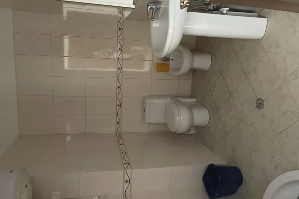 Shtepi ne shitje Apartament ne Tirane, 2+1, Mobilimi Pjeserisht e mobiluar, Pagesa 160,000  Euro.