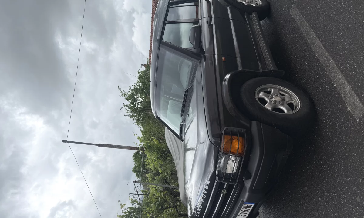 Makina ne shitje ne Elbasan, Land Rover, 2002 Diesel,Kambio Manual Pagesa 800,000  Leke.