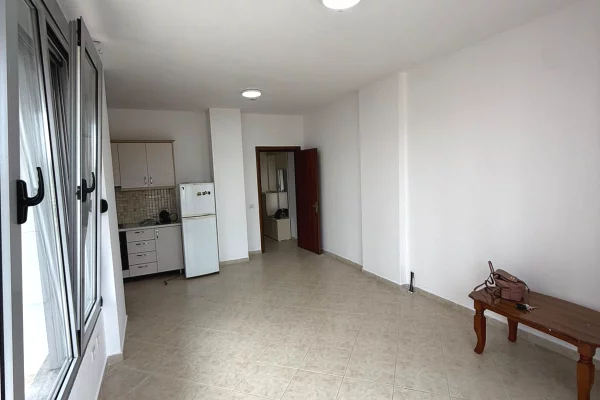 Shtepi me qera Apartament ne Tirane, 2+1, Mobilimi Pjeserisht e mobiluar, Pagesa 700  Euro.