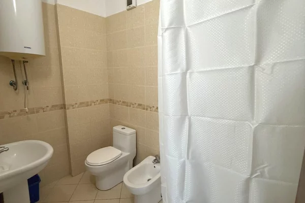 Shtepi me qera Apartament ne Tirane, 2+1, Mobilimi Pjeserisht e mobiluar, Pagesa 700  Euro.