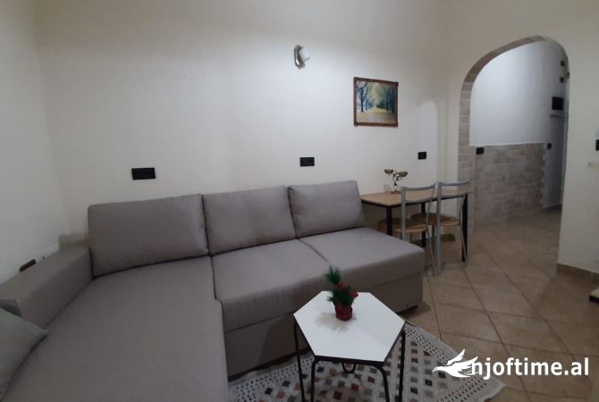 Jepet me qera apartamenti 1+1,prane qendres condor 5 maj