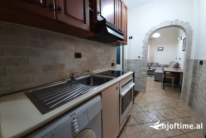 Shtepi me qera Apartament ne Tirane, 1+1, Mobilimi E mobiluar, Pagesa 470  Euro.