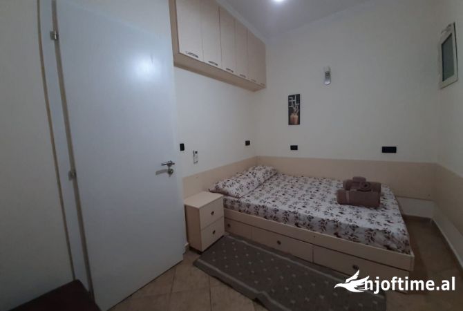 Shtepi me qera Apartament ne Tirane, 1+1, Mobilimi E mobiluar, Pagesa 470  Euro.