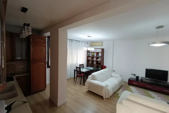 Shtepi me qera Apartament ne Tirane, 2+1, Mobilimi E mobiluar, Pagesa 650  Euro.