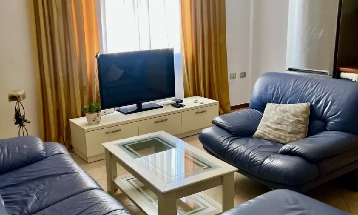 Shtepi me qera Apartament ne Tirane, 2+1, Mobilimi E mobiluar, Pagesa 750  Euro.