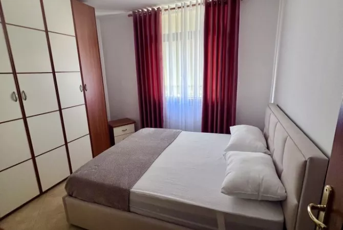 Shtepi me qera Apartament ne Tirane, 2+1, Mobilimi E mobiluar, Pagesa 750  Euro.
