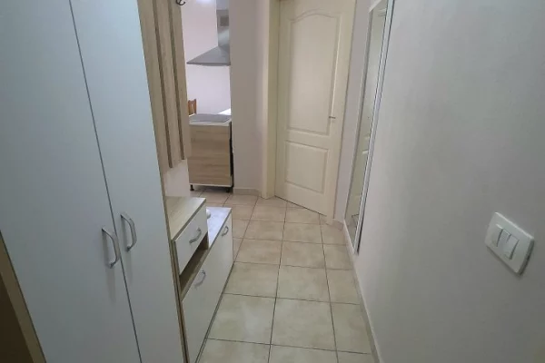 Shtepi me qera Apartament ne Tirane, 1+1, Mobilimi E mobiluar, Pagesa 400  Euro.