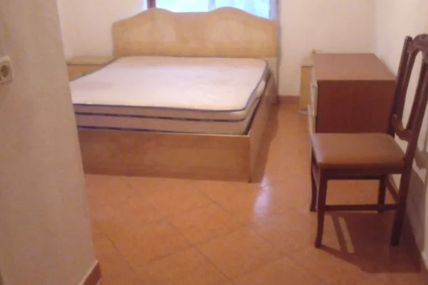 Shtepi me qera 2+1 ne Tirane - 300 Euro