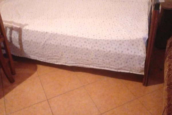 Shtepi me qera Apartament ne Tirane, 2+1, Mobilimi E mobiluar, Pagesa 300  Euro.