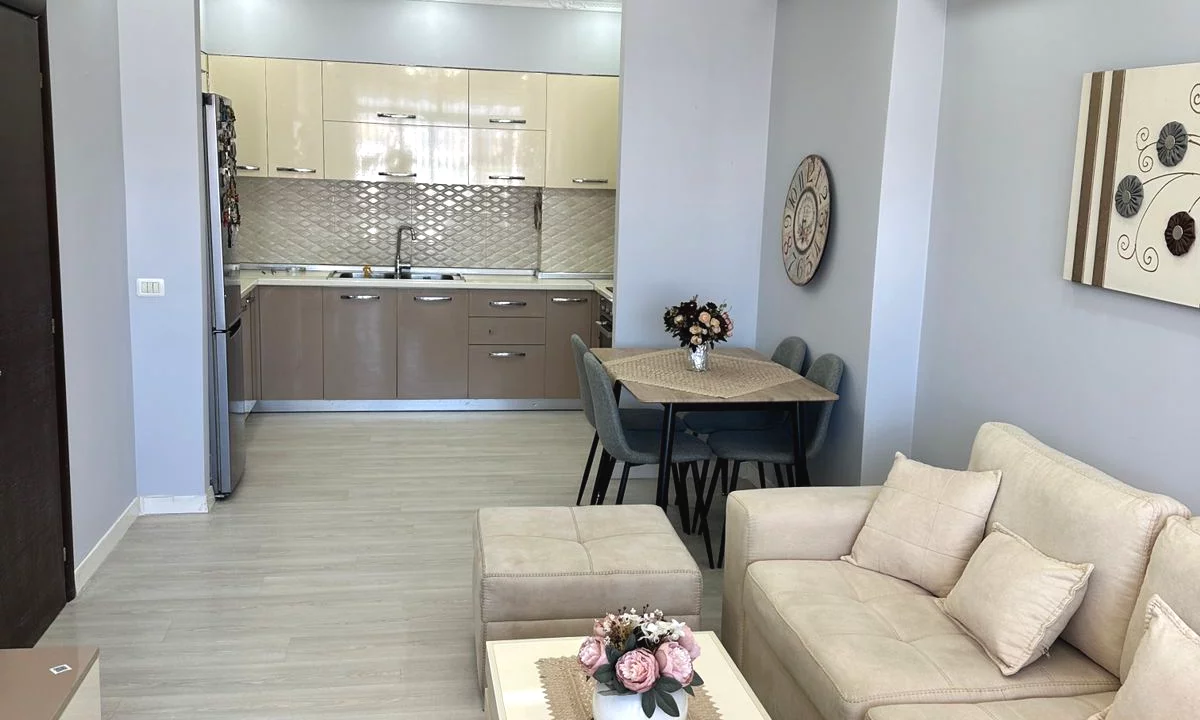 Shtepi me qera Apartament ne Tirane, 2+1, Mobilimi E mobiluar, Pagesa 600  Euro.