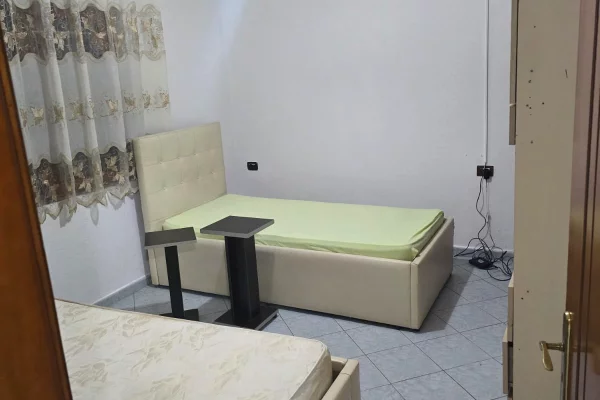 Shtepi me qera Apartament ne Tirane, 1+1, Mobilimi E mobiluar, Pagesa 300  Euro.