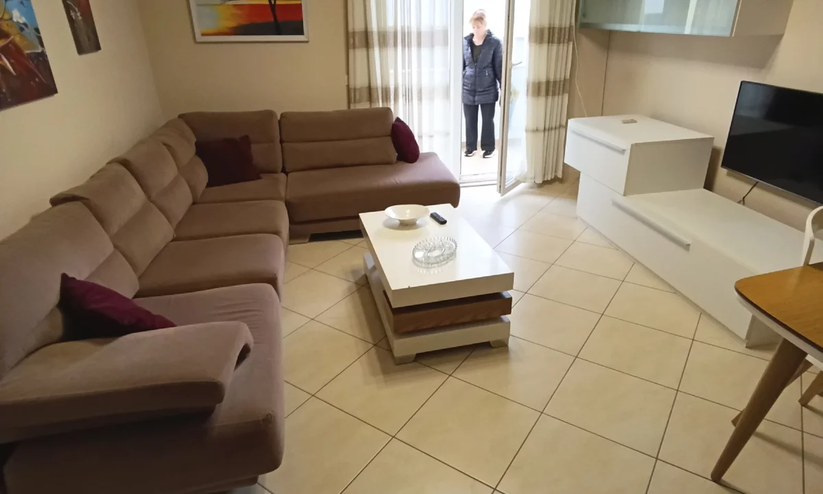 Shtepi me qera Apartament ne Tirane, 2+1, Mobilimi E mobiluar, Pagesa 550  Euro.