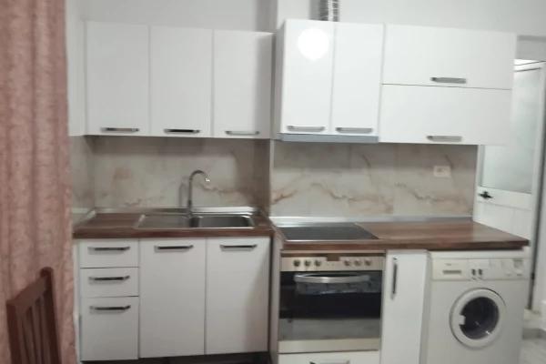 Shtepi me qera Apartament ne Tirane, 1+1, Mobilimi E mobiluar, Pagesa 350  Euro.