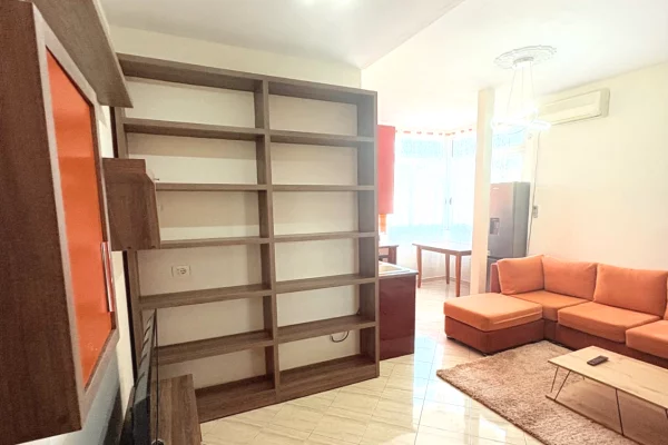 Shtepi me qera Apartament ne Tirane, 1+1, Mobilimi E mobiluar, Pagesa 450  Euro.