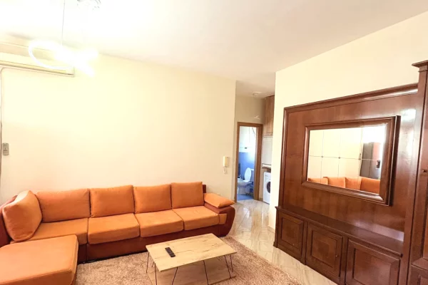 Shtepi me qera Apartament ne Tirane, 1+1, Mobilimi E mobiluar, Pagesa 450  Euro.