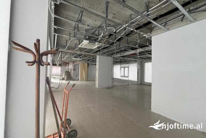 Ambient biznesi ne shitje 1+1 ne Tirane - 1,600,000 Euro