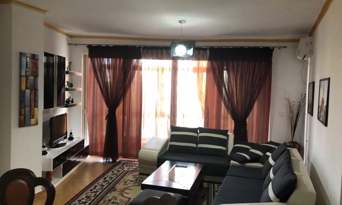 Shtepi me qera Apartament ne Tirane, 2+1, Mobilimi E mobiluar, Pagesa 660  Euro.