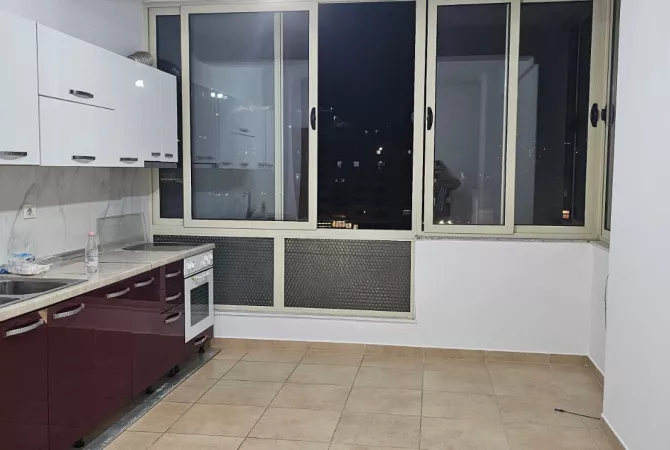 🏠 Shtepi  me qera,  Pallat i Ri  2+1 Yzberisht 