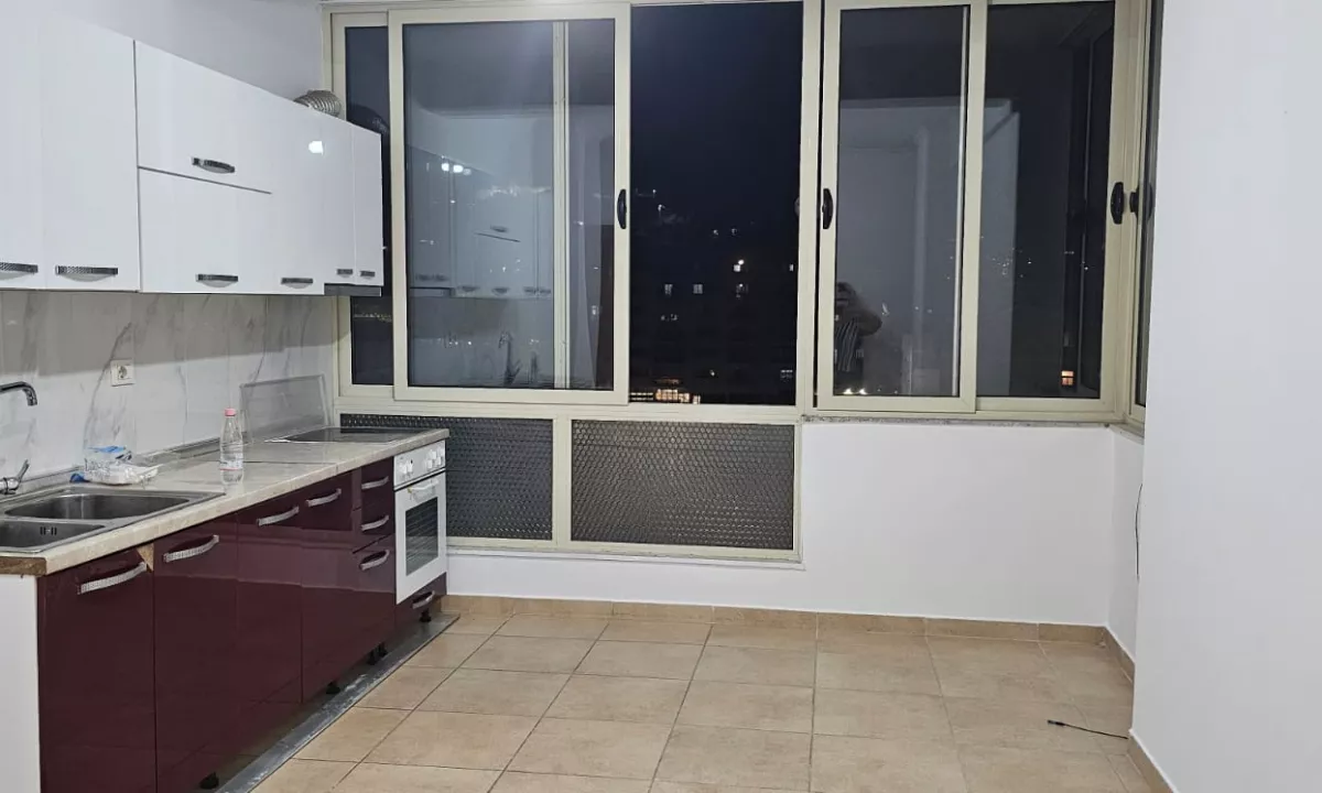 Shtepi me qera Apartament ne Tirane, 2+1, Mobilimi Bosh, pa mobiluar, Pagesa 310  Euro.
