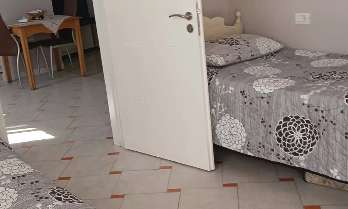 Shtepi me qera Apartament ne Tirane, 2+1, Mobilimi E mobiluar, Pagesa 400  Euro.