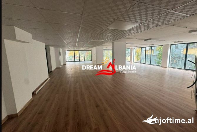 Jepet me qera ambient biznesi perball Ministrise se Mbrojtjes te rruga e Dibres