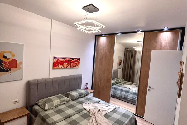 Shtepi ne shitje Apartament ne Tirane, 1+1, Mobilimi E mobiluar, Pagesa 150,000  Euro.