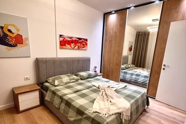 Shtepi ne shitje Apartament ne Tirane, 1+1, Mobilimi E mobiluar, Pagesa 150,000  Euro.
