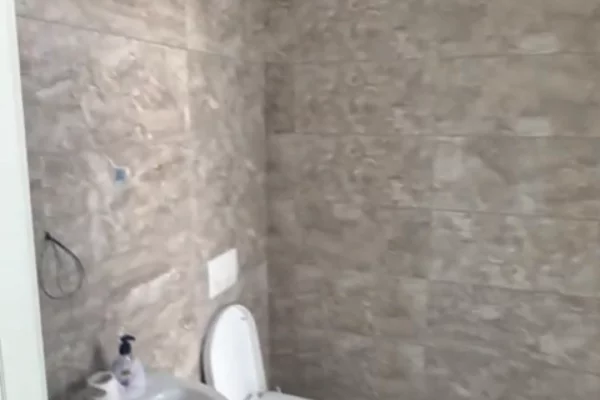 Jepet me qera Ambient Biznesi Rruga e Kavajes, mbrapa Square21