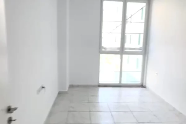 Jepet me qera Ambient Biznesi Rruga e Kavajes, mbrapa Square21