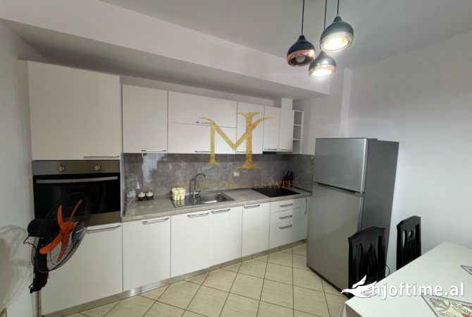 Shtepi me qera Apartament ne Durres, 2+1, Mobilimi E mobiluar, Pagesa 400  Euro.