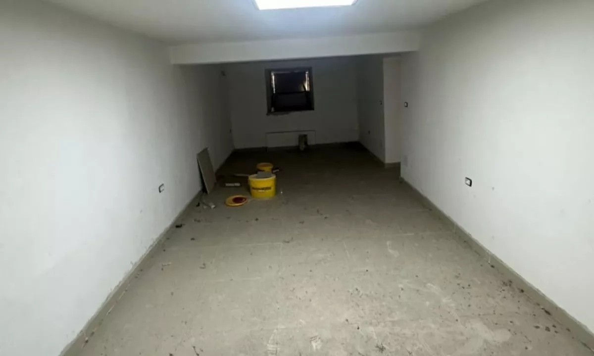 🏠 Magazine  me qera,  Pallat Egzistues     💶 Elar1 13500      