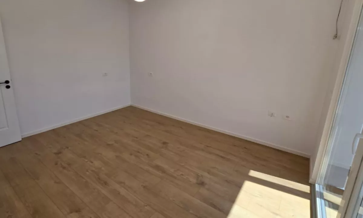 Shtepi ne shitje Apartament ne Tirane, 2+1, Mobilimi Bosh, pa mobiluar, Pagesa 145,000  Euro.
