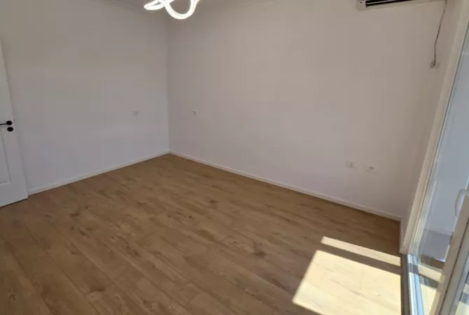 🏠 Shtepi  per shitje,  Pallat Egzistues  2+1    💶 Elar2 13407 