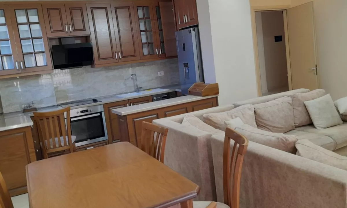 Shtepi me qera Apartament ne Tirane, 2+1, Mobilimi E mobiluar, Pagesa 500  Euro.