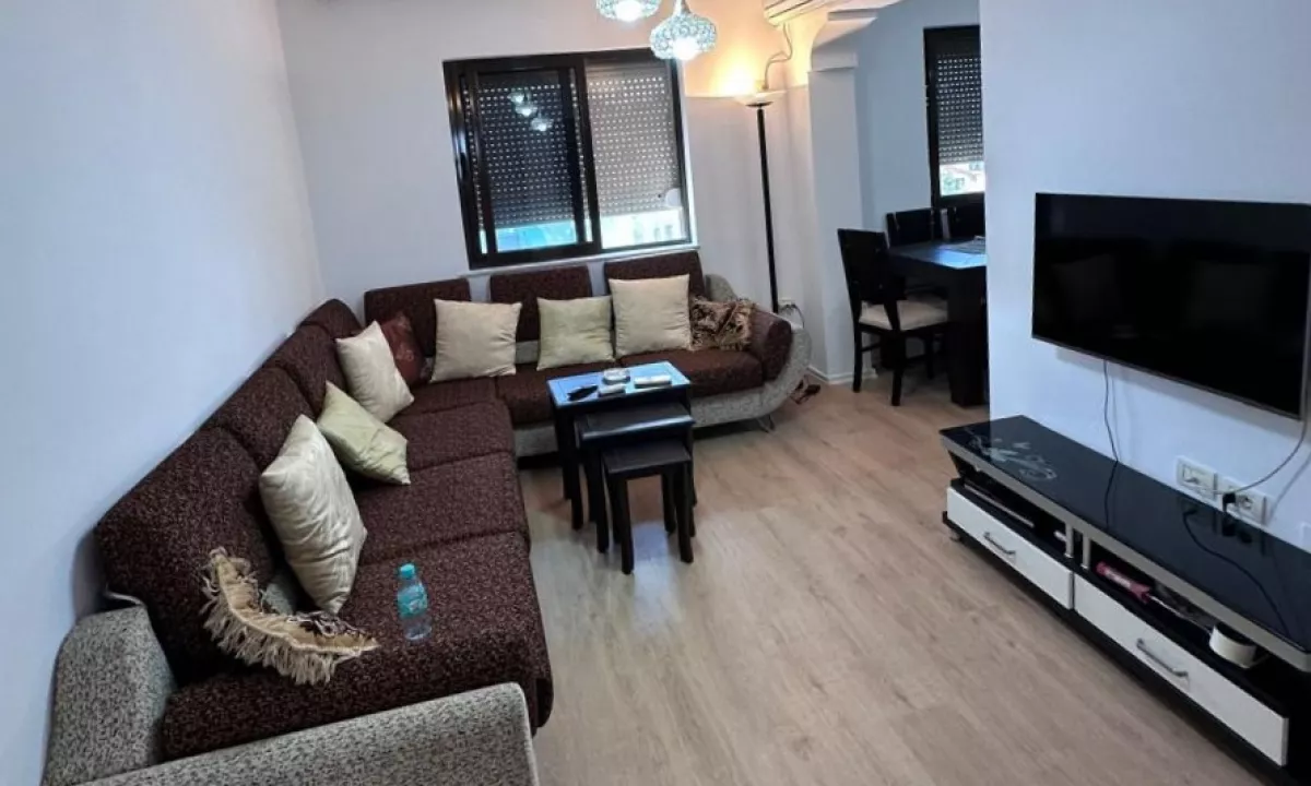 Shtepi ne shitje Apartament ne Tirane, 2+1, Mobilimi E mobiluar, Pagesa 147,000  Euro.