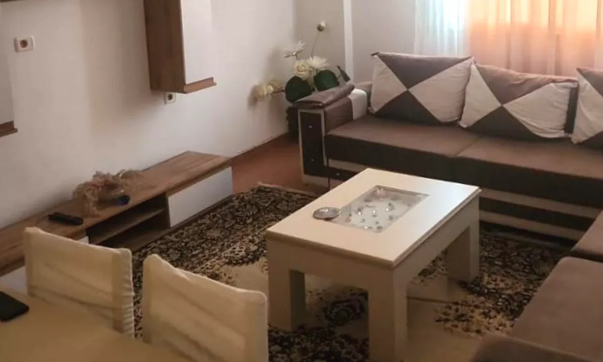 Shtepi me qera Apartament ne Tirane, 2+1, Mobilimi E mobiluar, Pagesa 420  Euro.