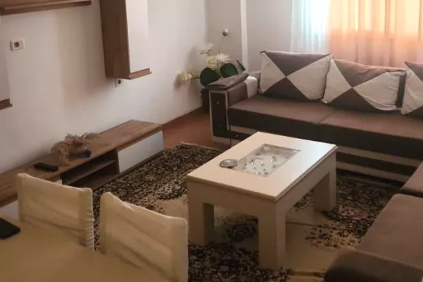 🏠 Shtepi  me qera,  Pallat i Ri  2+1        💶 Elar2 13715  