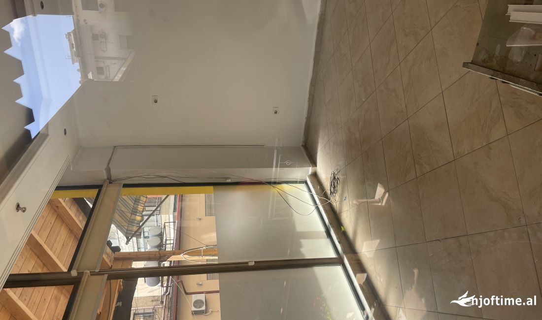 Jepet Lokal ose ambient per zyre me qera zona 21 dhjetorit 