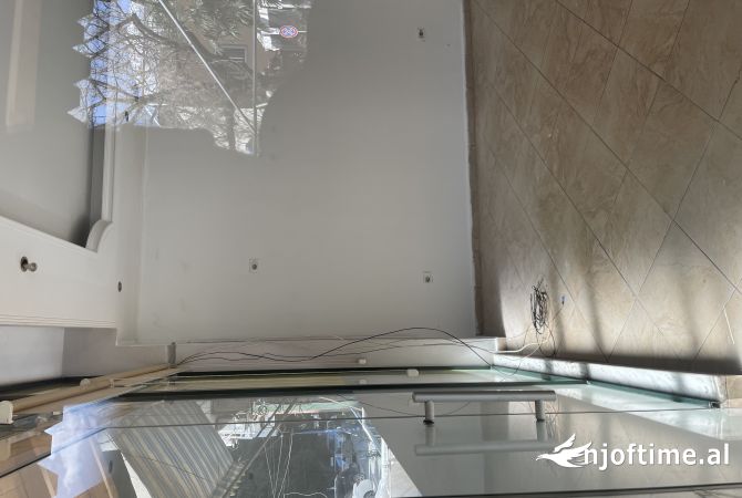 Jepet Lokal ose ambient per zyre me qera zona 21 dhjetorit 